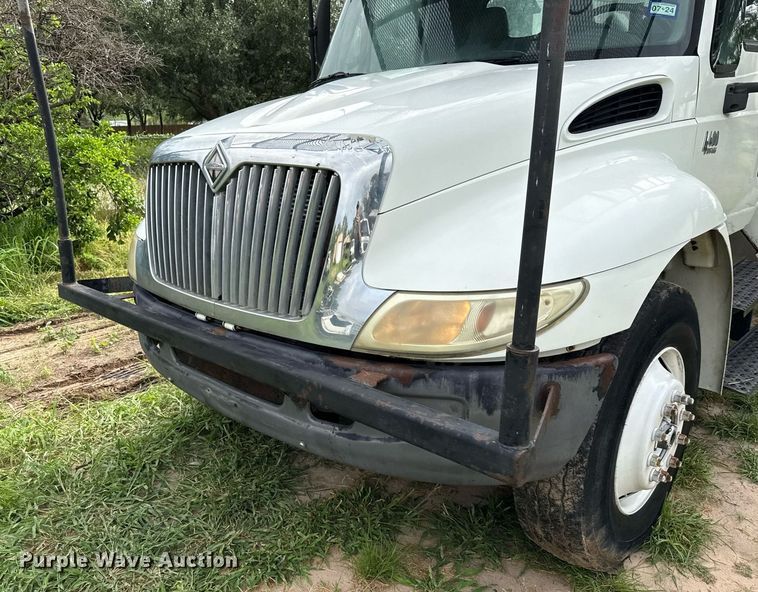 image for item ED5766 2002 International 4400 forestry bucket truck