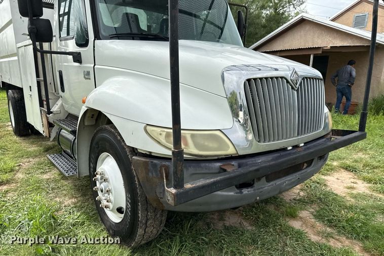 image for item ED5766 2002 International 4400 forestry bucket truck