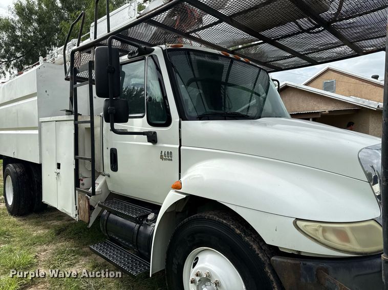 image for item ED5766 2002 International 4400 forestry bucket truck