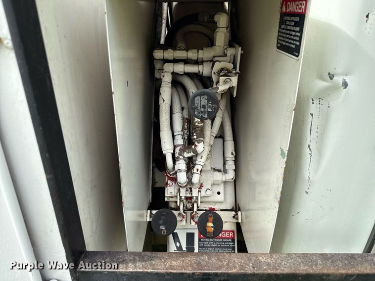 image for item ED5766 2002 International 4400 forestry bucket truck