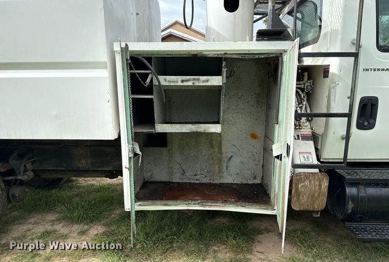 image for item ED5766 2002 International 4400 forestry bucket truck