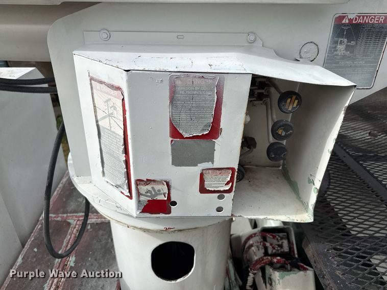 image for item ED5766 2002 International 4400 forestry bucket truck