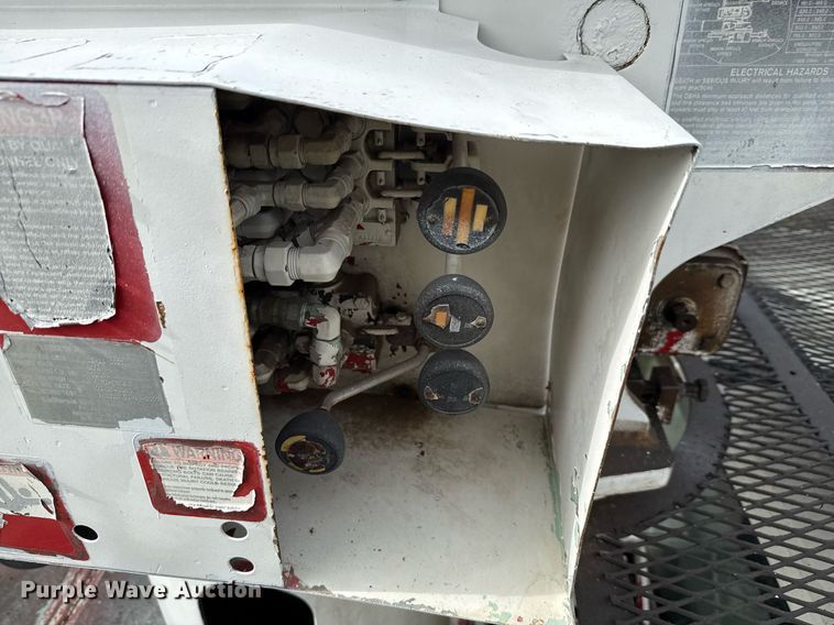 image for item ED5766 2002 International 4400 forestry bucket truck