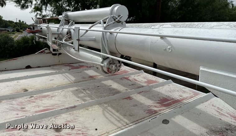 image for item ED5766 2002 International 4400 forestry bucket truck