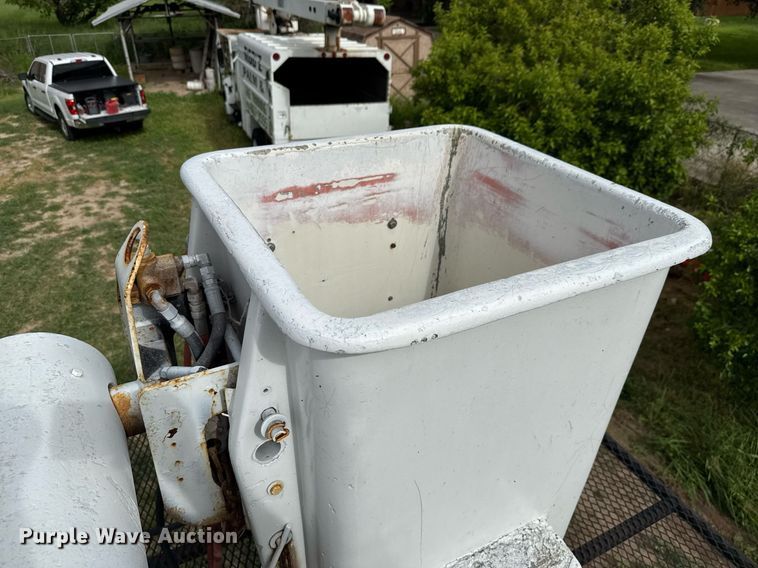 image for item ED5766 2002 International 4400 forestry bucket truck