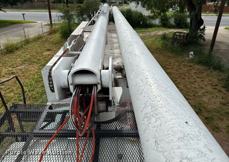 image for item ED5766 2002 International 4400 forestry bucket truck