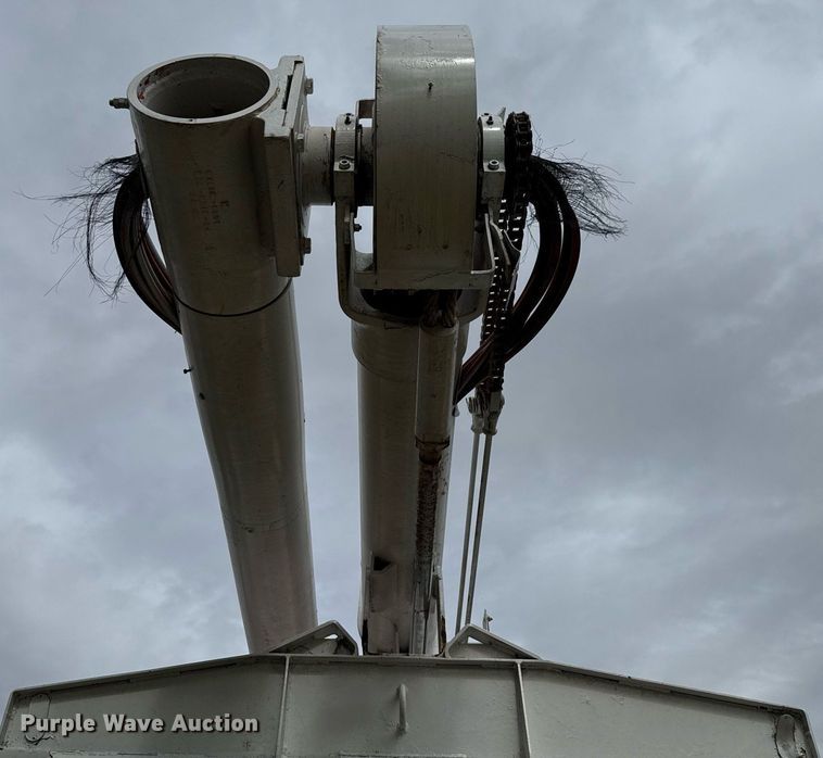 image for item ED5766 2002 International 4400 forestry bucket truck