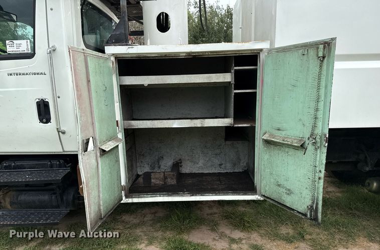 image for item ED5766 2002 International 4400 forestry bucket truck