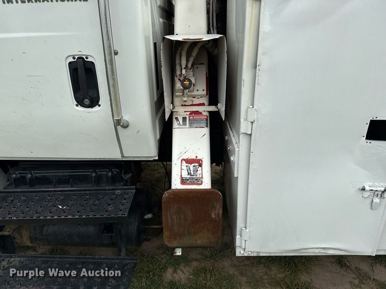 image for item ED5766 2002 International 4400 forestry bucket truck