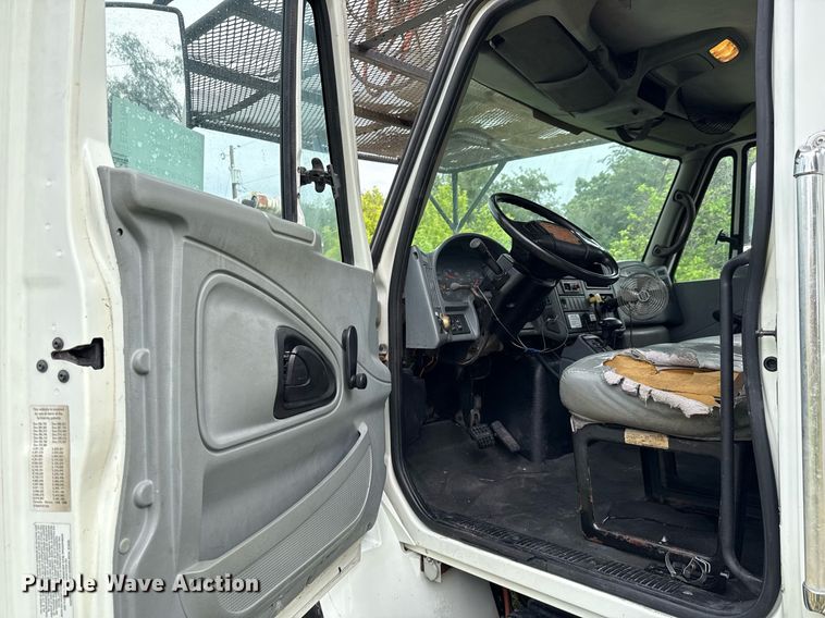 image for item ED5766 2002 International 4400 forestry bucket truck