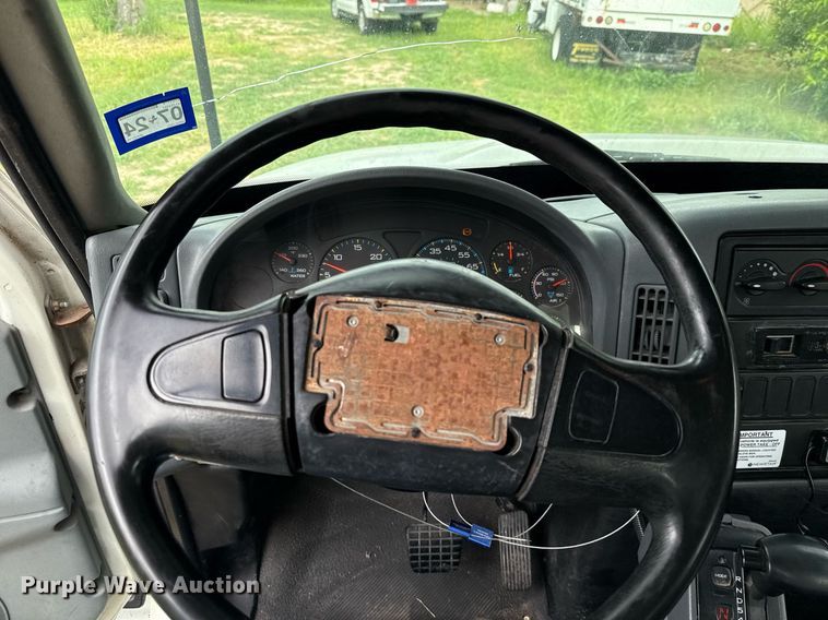 image for item ED5766 2002 International 4400 forestry bucket truck