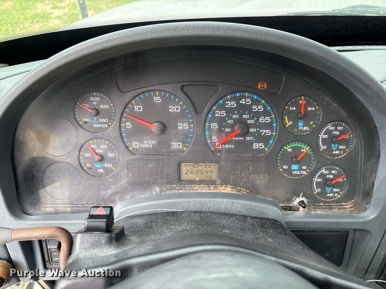 image for item ED5766 2002 International 4400 forestry bucket truck