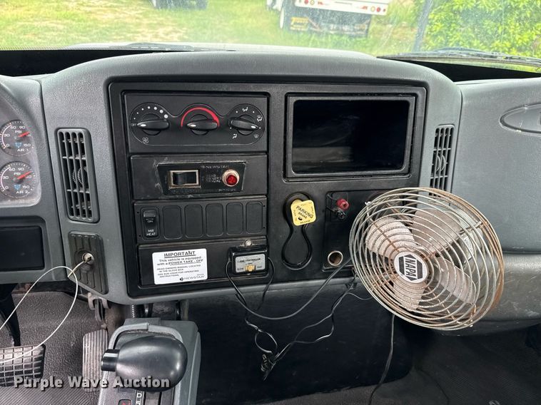 image for item ED5766 2002 International 4400 forestry bucket truck