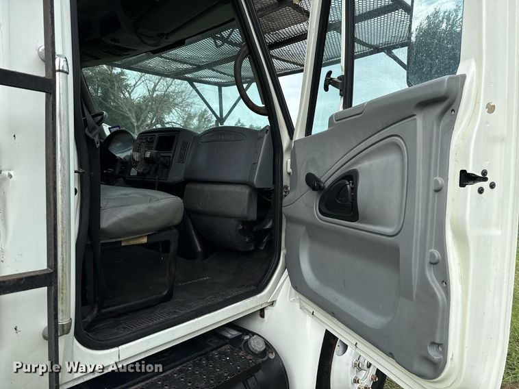 image for item ED5766 2002 International 4400 forestry bucket truck