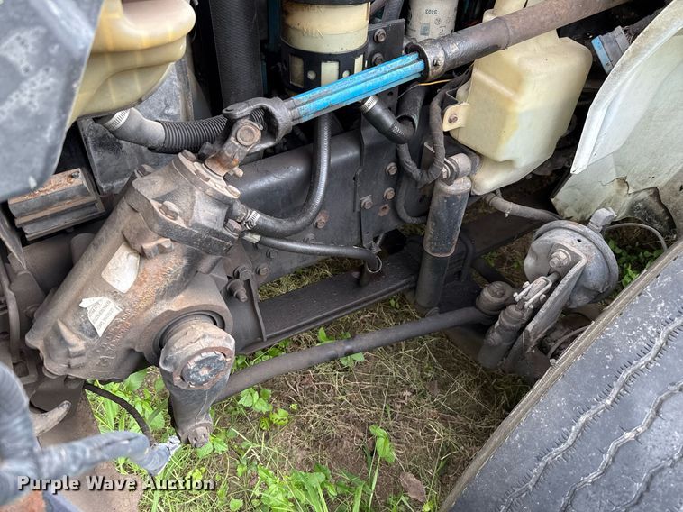 image for item ED5766 2002 International 4400 forestry bucket truck