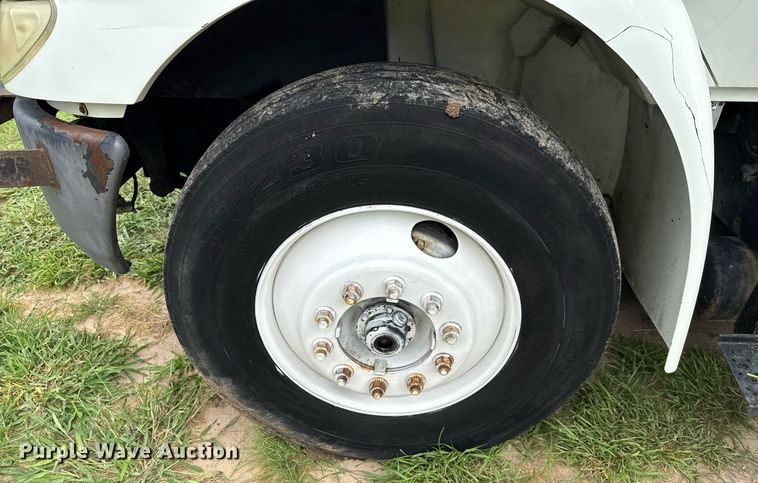 image for item ED5766 2002 International 4400 forestry bucket truck