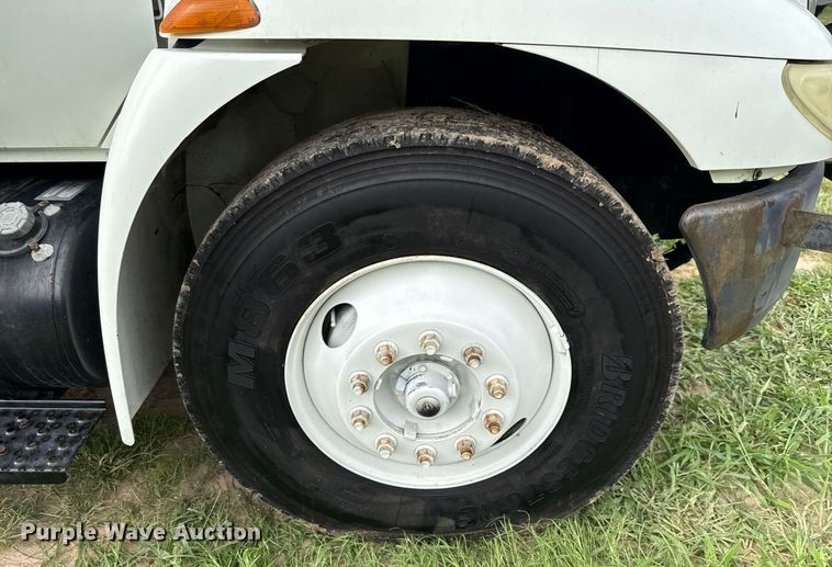 image for item ED5766 2002 International 4400 forestry bucket truck