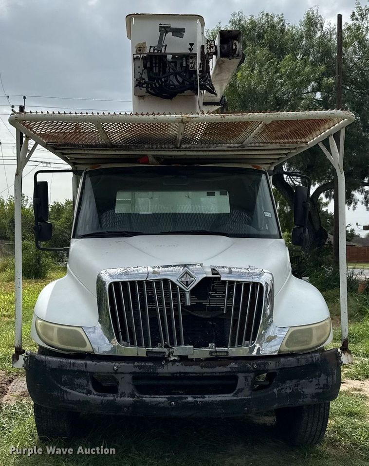 image for item ED5767 2004 International 4300 forestry bucket truck