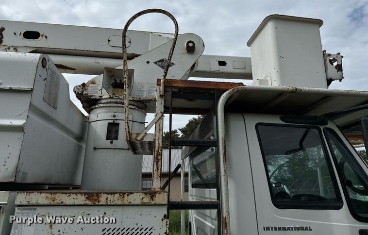 image for item ED5767 2004 International 4300 forestry bucket truck