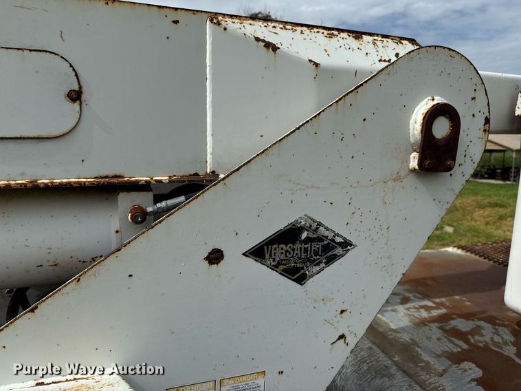 image for item ED5767 2004 International 4300 forestry bucket truck