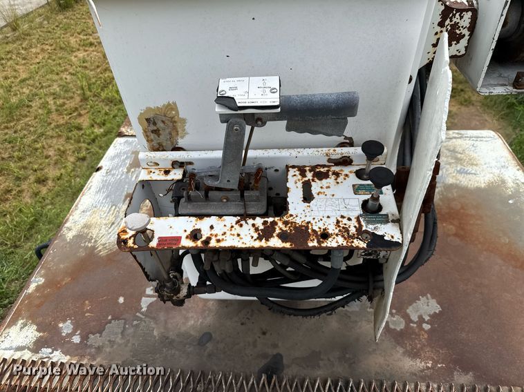 image for item ED5767 2004 International 4300 forestry bucket truck