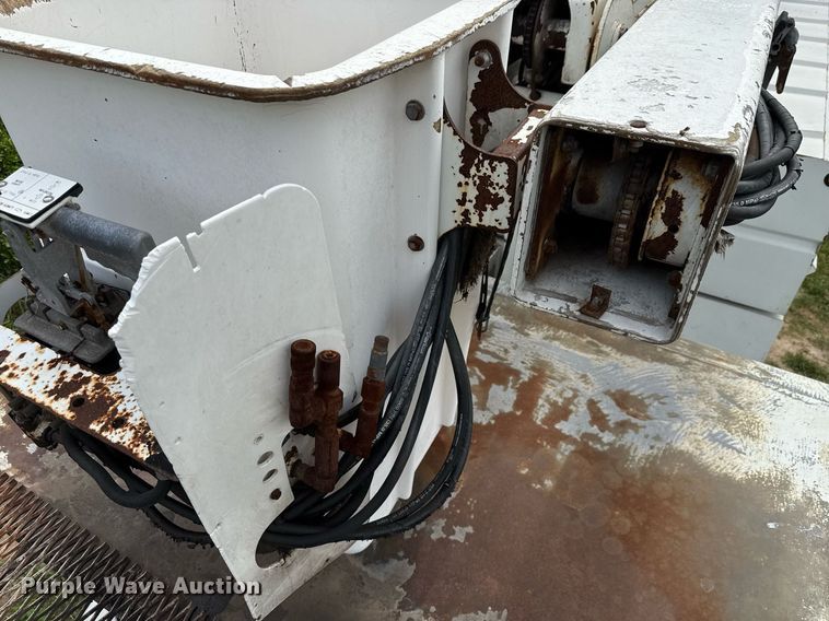 image for item ED5767 2004 International 4300 forestry bucket truck