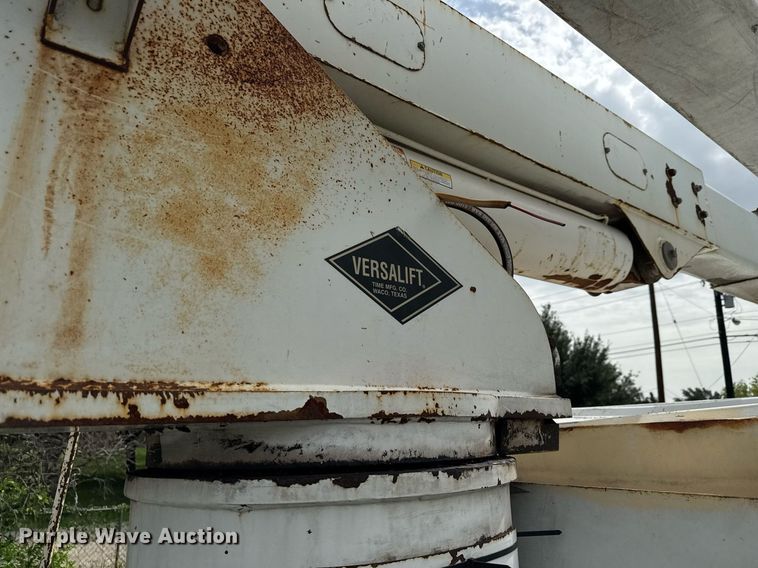 image for item ED5767 2004 International 4300 forestry bucket truck