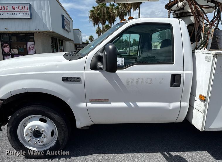 image for item ED5769 2003 Ford F550 Super Duty XL bucket truck