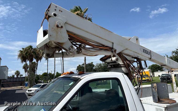image for item ED5769 2003 Ford F550 Super Duty XL bucket truck