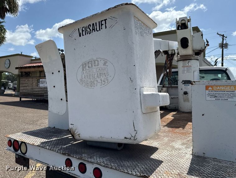 image for item ED5769 2003 Ford F550 Super Duty XL bucket truck