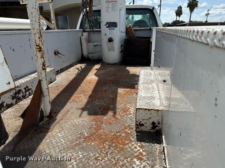 image for item ED5769 2003 Ford F550 Super Duty XL bucket truck