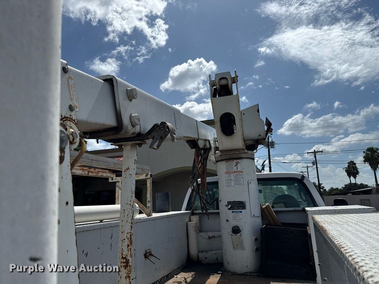 image for item ED5769 2003 Ford F550 Super Duty XL bucket truck