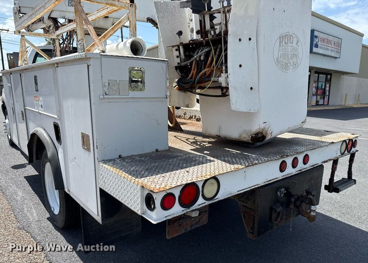 image for item ED5769 2003 Ford F550 Super Duty XL bucket truck