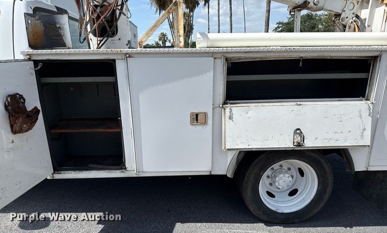 image for item ED5769 2003 Ford F550 Super Duty XL bucket truck