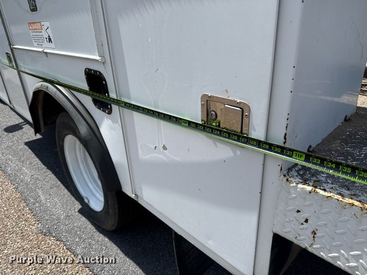 image for item ED5769 2003 Ford F550 Super Duty XL bucket truck