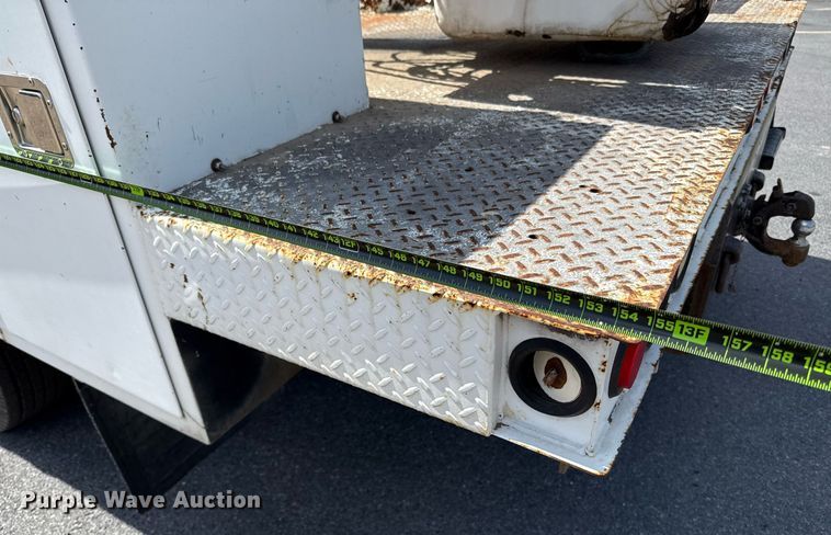 image for item ED5769 2003 Ford F550 Super Duty XL bucket truck