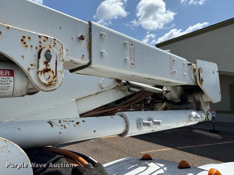 image for item ED5769 2003 Ford F550 Super Duty XL bucket truck