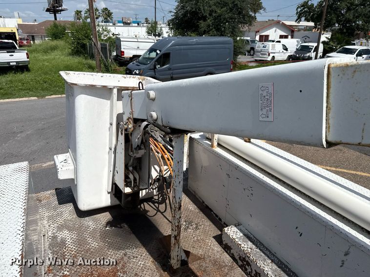 image for item ED5769 2003 Ford F550 Super Duty XL bucket truck