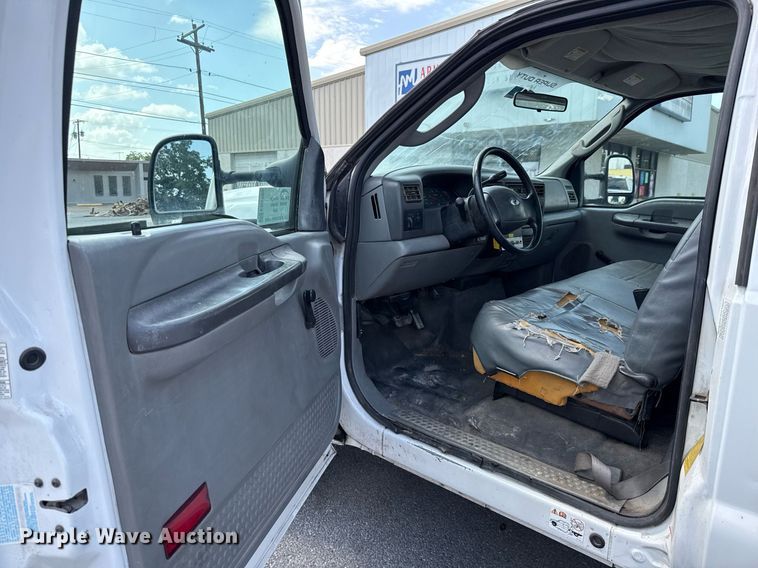 image for item ED5769 2003 Ford F550 Super Duty XL bucket truck