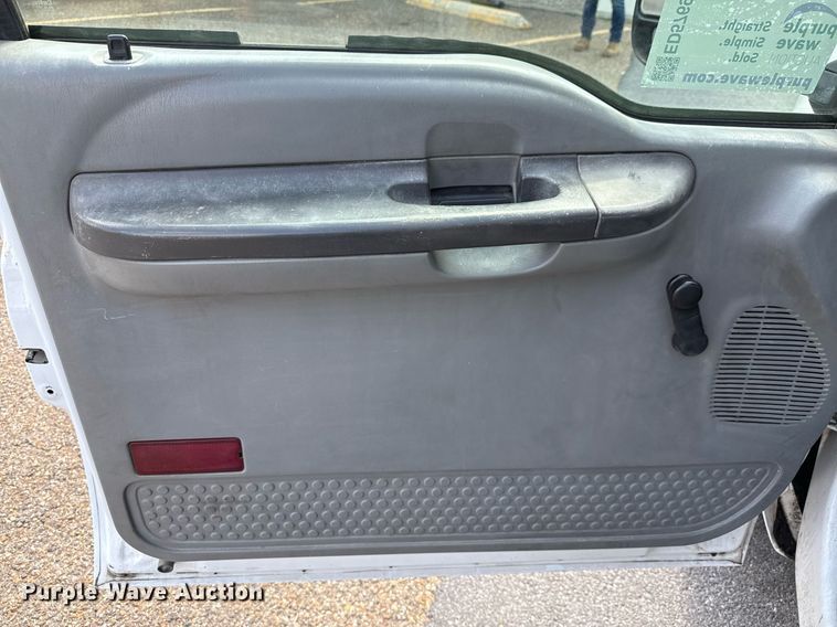 image for item ED5769 2003 Ford F550 Super Duty XL bucket truck