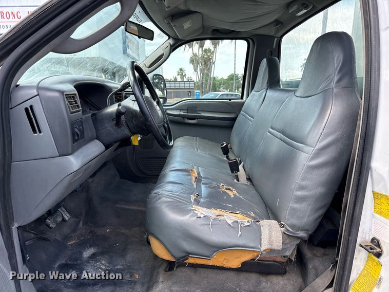 image for item ED5769 2003 Ford F550 Super Duty XL bucket truck