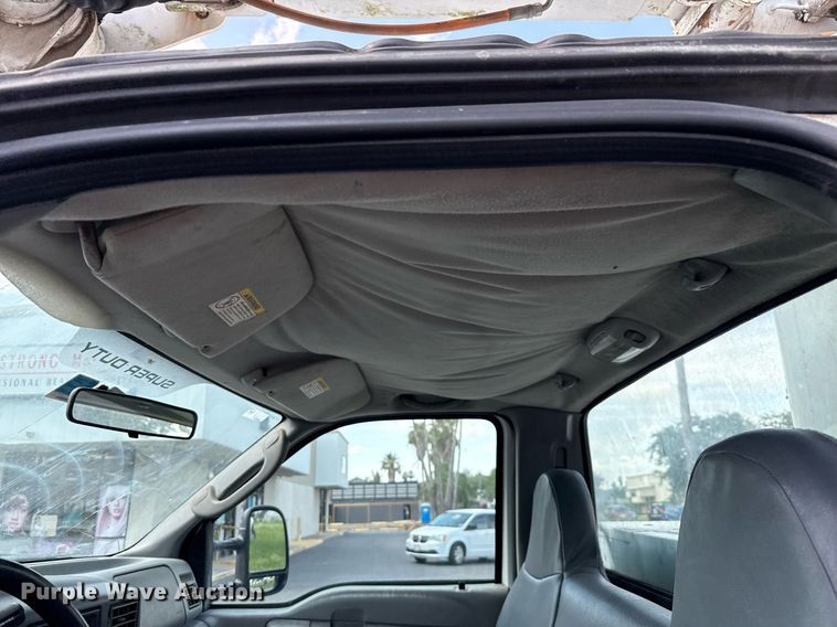 image for item ED5769 2003 Ford F550 Super Duty XL bucket truck