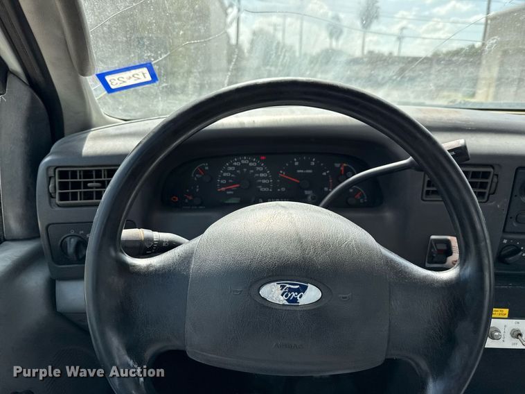 image for item ED5769 2003 Ford F550 Super Duty XL bucket truck