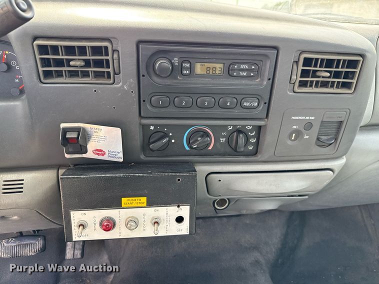 image for item ED5769 2003 Ford F550 Super Duty XL bucket truck