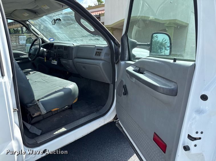 image for item ED5769 2003 Ford F550 Super Duty XL bucket truck