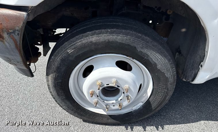 image for item ED5769 2003 Ford F550 Super Duty XL bucket truck