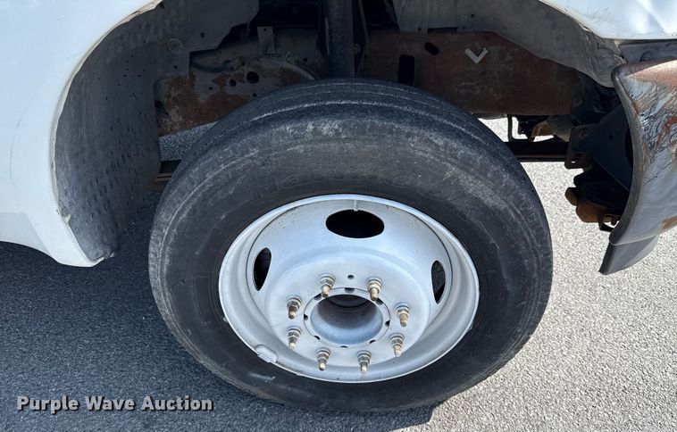 image for item ED5769 2003 Ford F550 Super Duty XL bucket truck