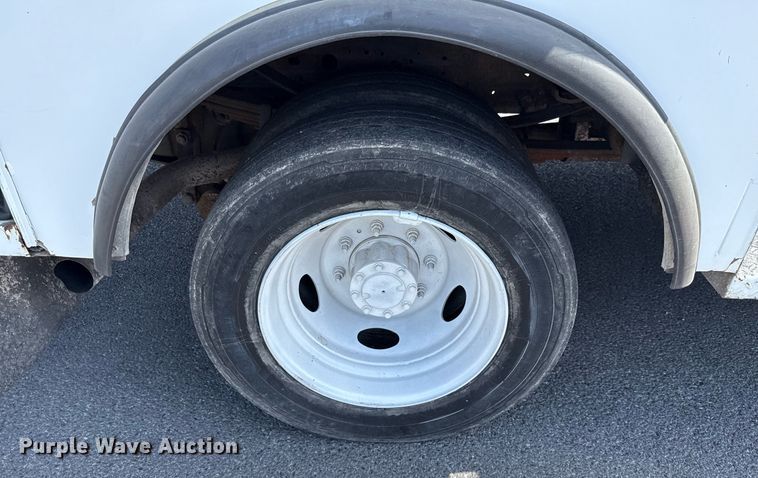 image for item ED5769 2003 Ford F550 Super Duty XL bucket truck