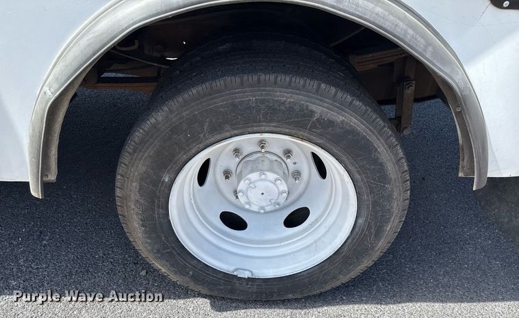 image for item ED5769 2003 Ford F550 Super Duty XL bucket truck