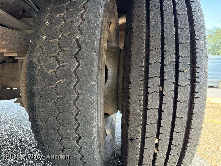 image for item ED5769 2003 Ford F550 Super Duty XL bucket truck